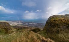 Cave Hill und seine Aussicht auf Belfast - © stevie