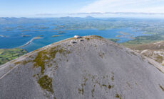 Luftaufnahme von Croagh Patrick und der Clew Bay - Big Stule Media - ©Failte Ireland