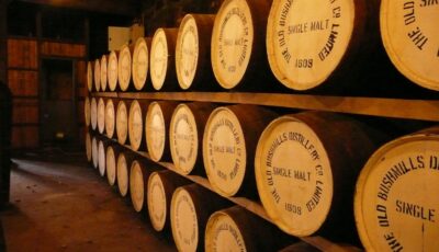 Die Old Bushmills Distillery - Yves Cosentino - cc