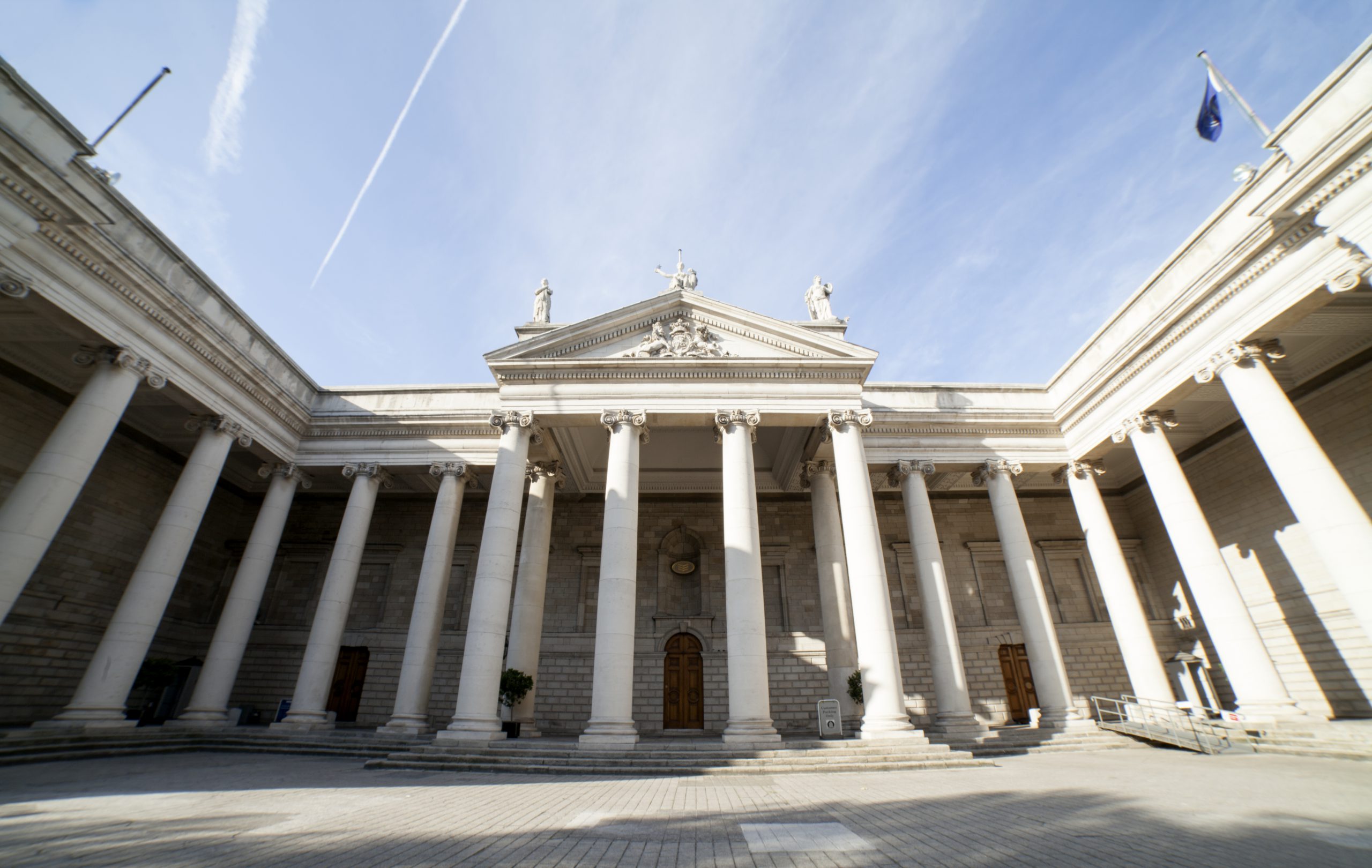 Das Parliament House - Shane Conneely - cc