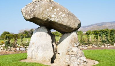 Der Dolmen von Proleek - Robert Campbell KOR - cc