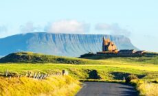 Classiebawn Castle und Ben Bulben - © Madrugada Verde