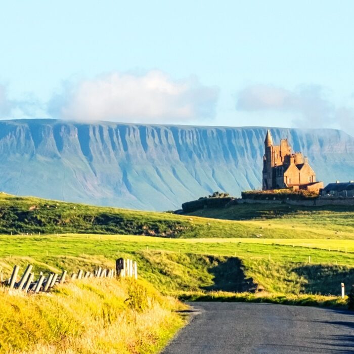 Classiebawn Castle und Ben Bulben - © Madrugada Verde