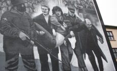 Bloody Sunday auf einer Fassade dargestellt