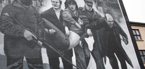 Bloody Sunday auf einer Fassade dargestellt