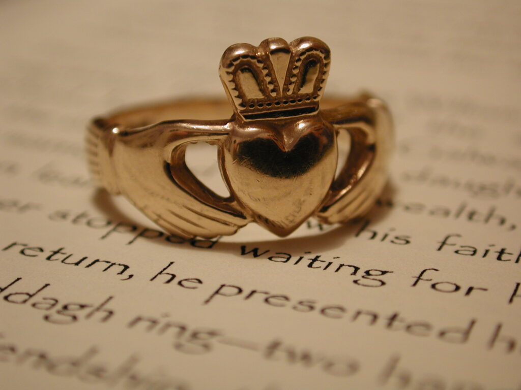 Une bague de Claddagh - Royal Claddagh - cc