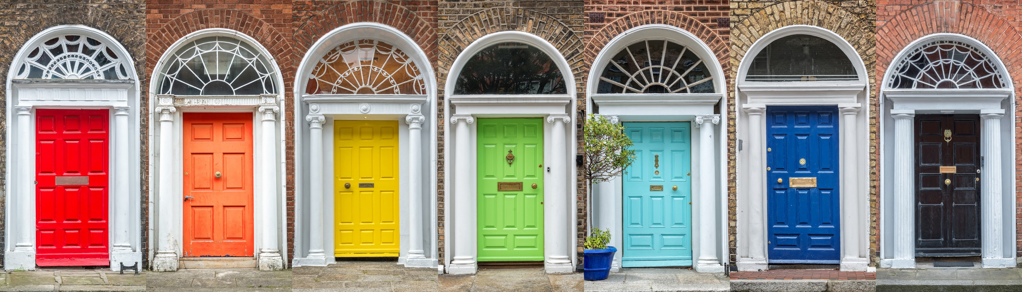 Georgianische Türen in Dublin - © Delphotostock
