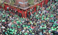 Temple Bar während des St. Patrick's Day