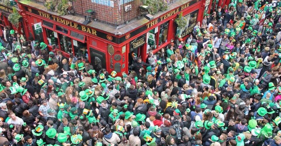 Temple Bar während des St. Patrick's Day