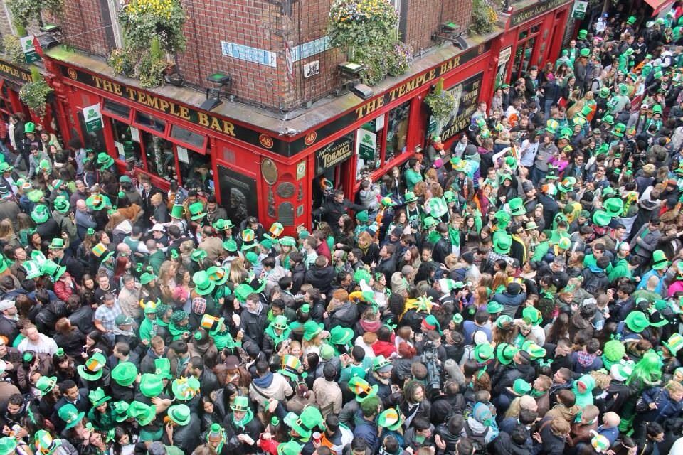 Temple Bar während des St. Patrick's Day