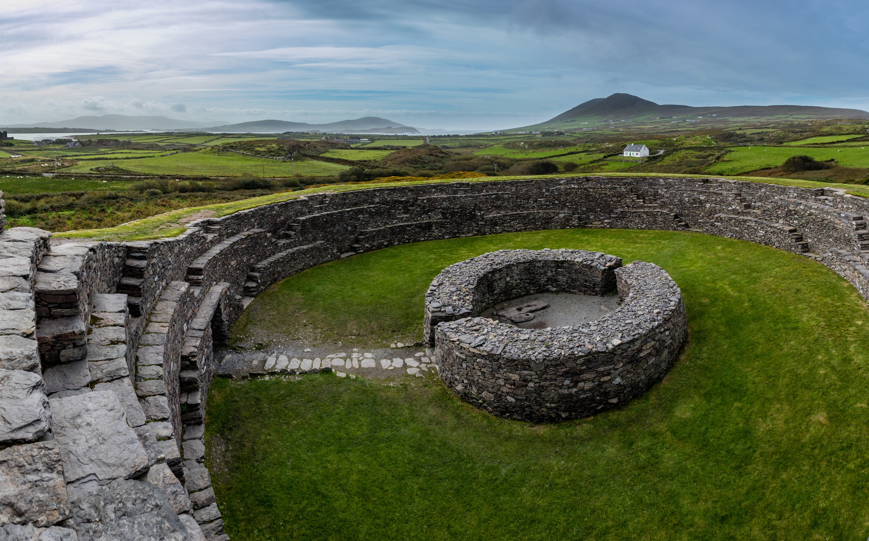 Cahergal stone fort - © Andy Morehouse