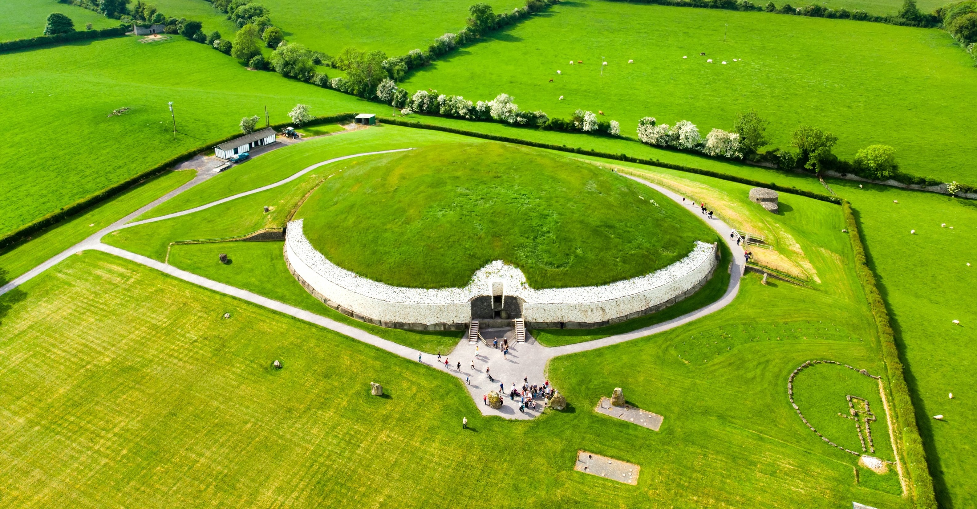 Newgrange - © MNStudio