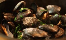Muscheln mit Guinness - naotakem - cc