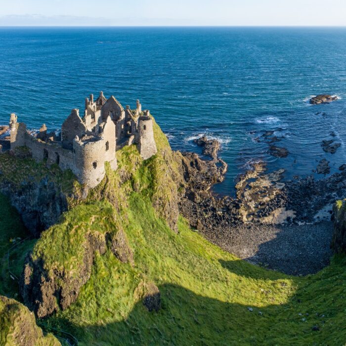 Luftaufnahme von Dunluce Castle - © kilhan