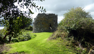 Das Parkavonear Castle - Sean MacEntee - cc