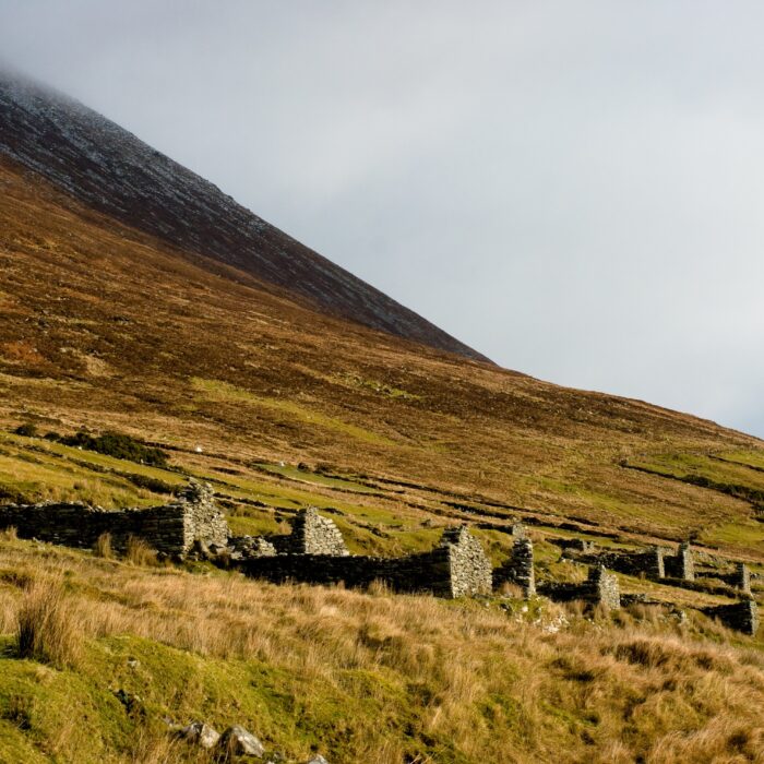 Das Dorf Slievemore - Guanatos Gwyn - cc