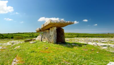 Blick auf den Dolmen von Poulnabrone - © MNStudio 