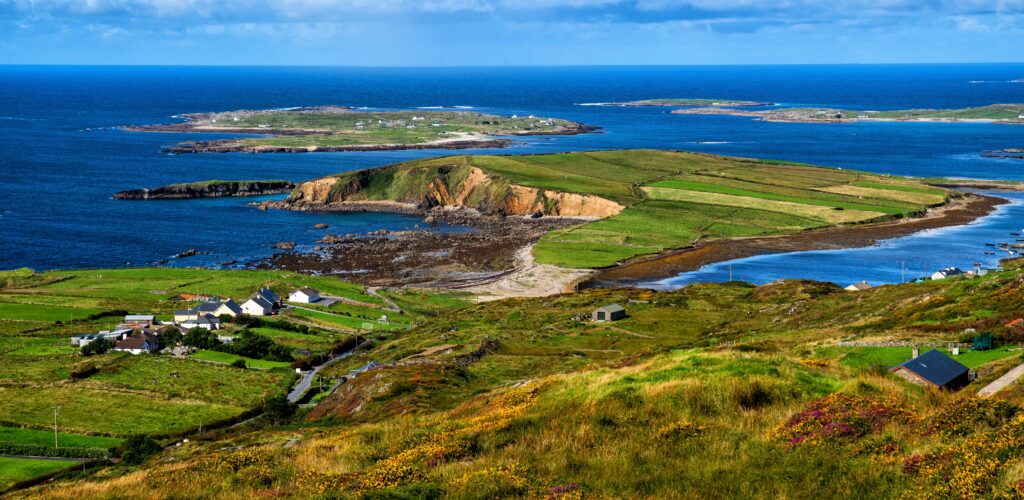 Die Sky Road - Andreas Vogel - Shutterstock