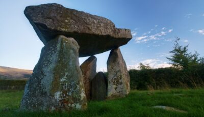 Der Ballykeel-Dolmen - Öffentlicher Bereich