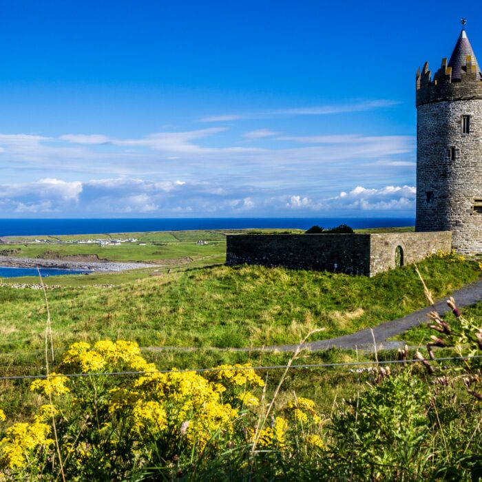 Doonagore castle - © EyesTravelling