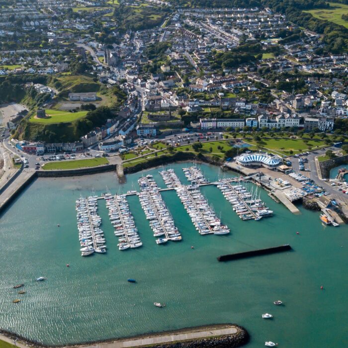 Luftaufnahme von Howth und seinem Hafen - © Ire DronePhotography