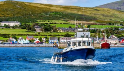Dingle und ein Fischerboot - © Dawid