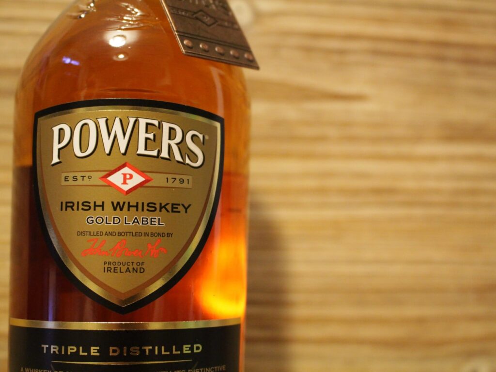 Du whiskey Powers - Guide Irlande.com