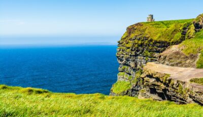 Der O'Brien's Tower auf den Cliffs of Moher - © PhotoFires