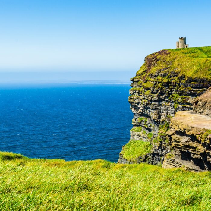 Der O'Brien's Tower auf den Cliffs of Moher - © PhotoFires