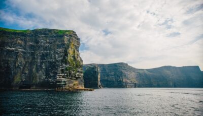 Die Cliffs of Moher von unten - Simon Crowe