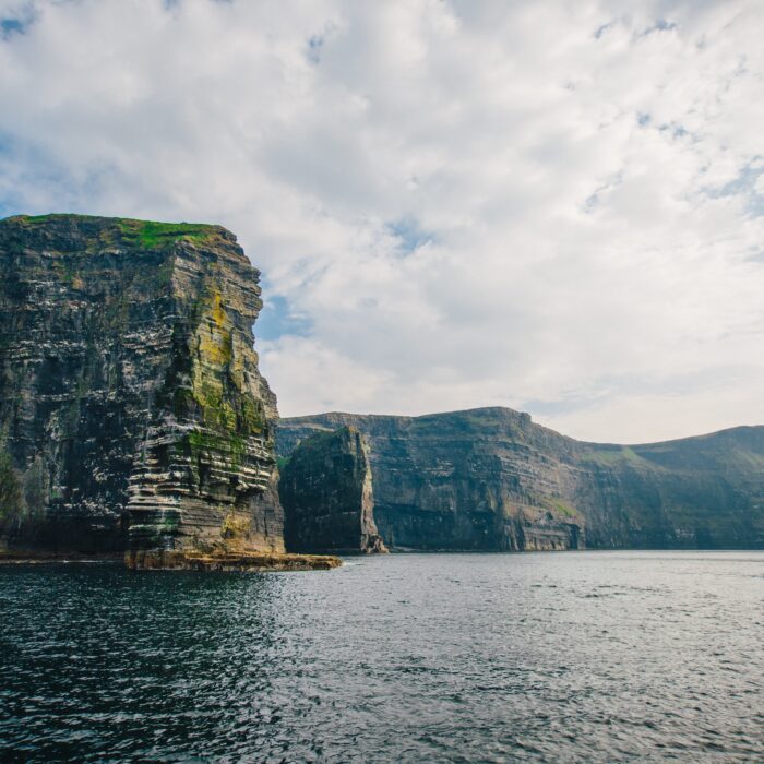 Die Cliffs of Moher von unten - Simon Crowe