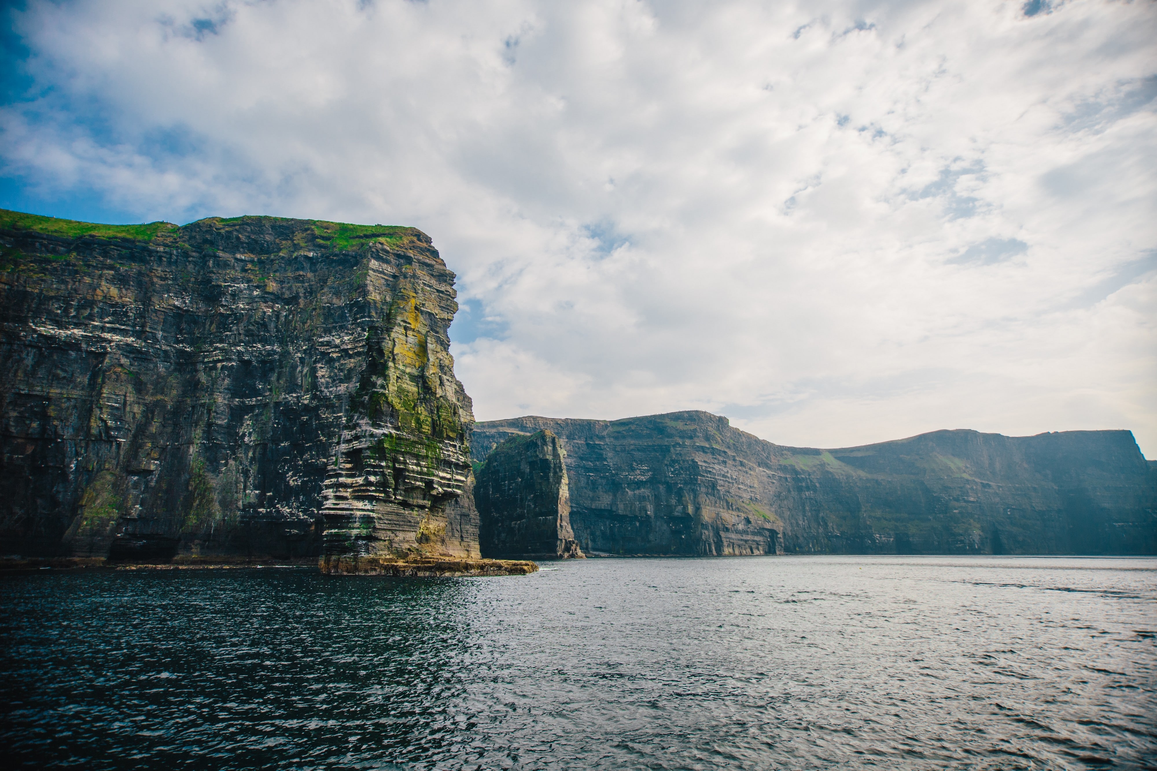 Die Cliffs of Moher von unten - Simon Crowe