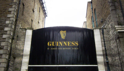 Das St James’s Gate 1 St James’s Gate, der historische Eingang der Guinness-Brauerei in Dublin