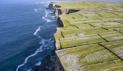 Die Klippen von Inishmore (Cliffs of Aran) - © Failte Ireland/Tourism Ireland