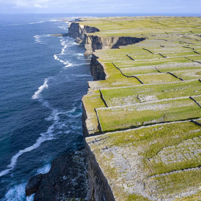 Die Klippen von Inishmore (Cliffs of Aran) - © Failte Ireland/Tourism Ireland