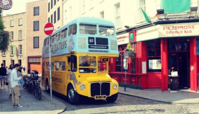 Ein Vintage Tea Trips Bus in Dublin - Cityswift - cc
