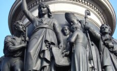 Das O'Connell Monument und seine Skulpturen - Phil Guest - cc