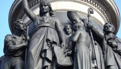 Das O'Connell Monument und seine Skulpturen - Phil Guest - cc