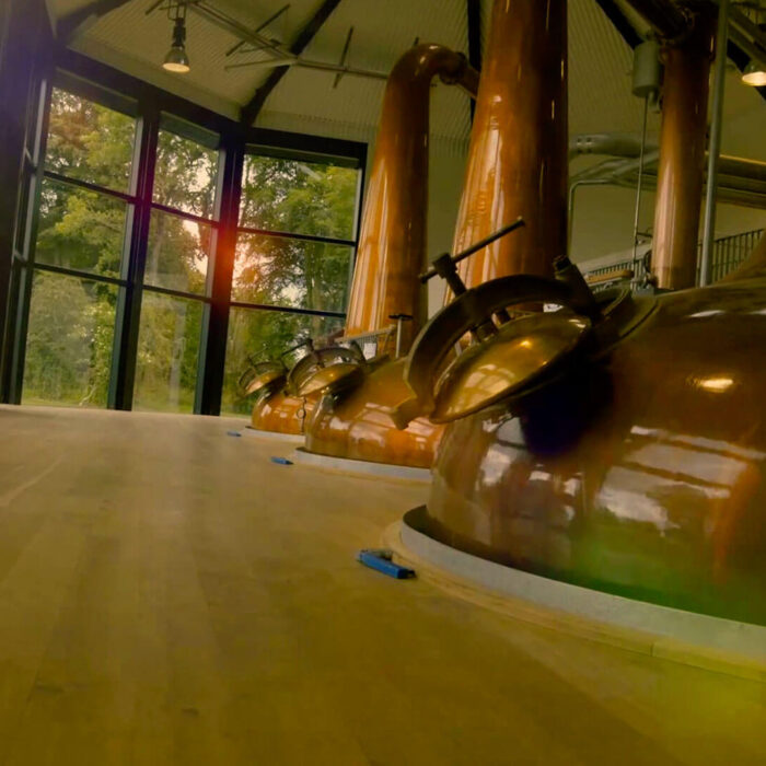 Die Royal Oak Distillery - https://www.thebusker.com