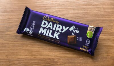 Eine Tafel Dairy Milk von Cadbury - MohamadFaizal