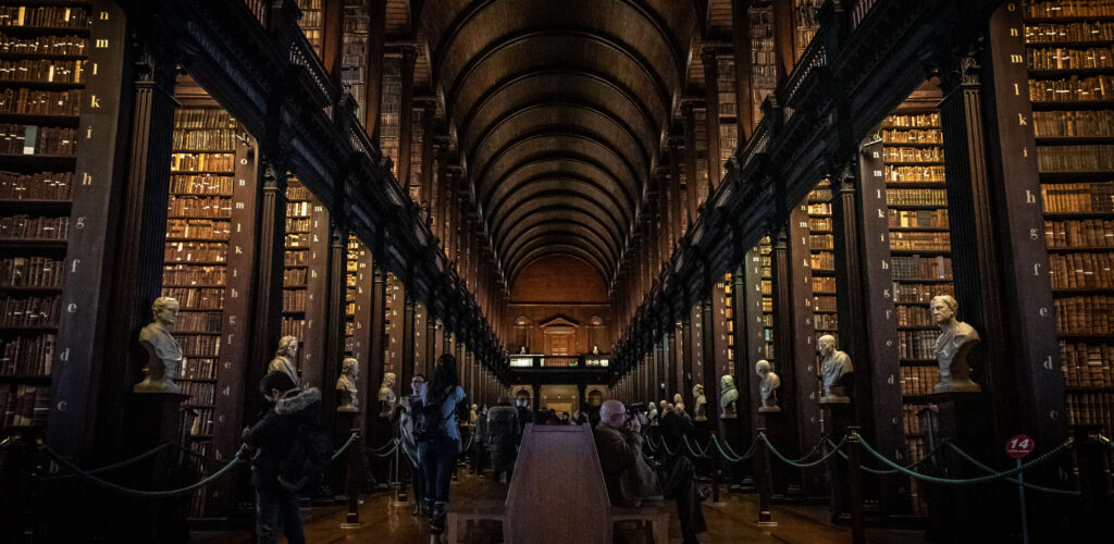 Die Alte Bibliothek des Trinity College in Dublin - © Andres Conema