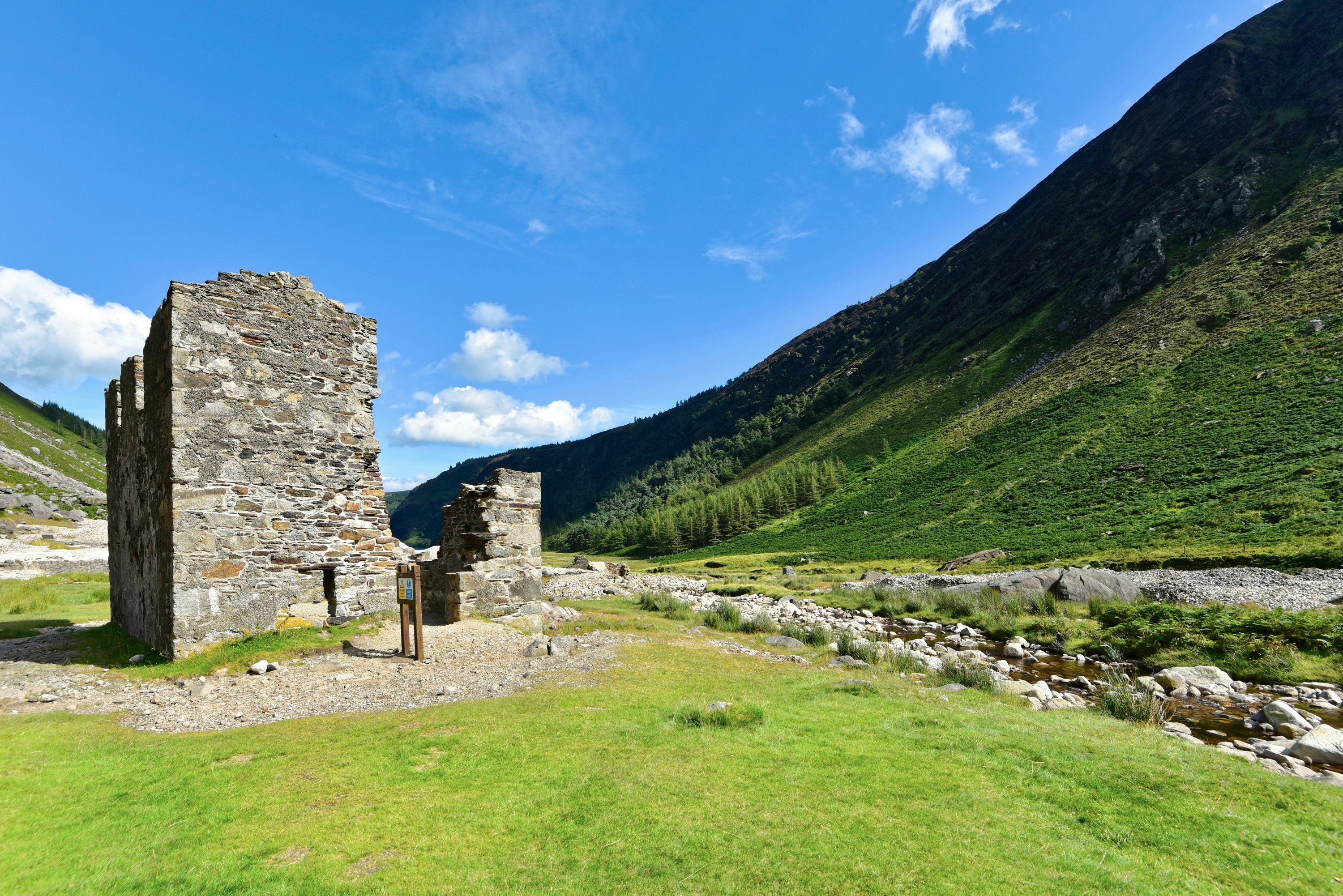 Das Miners Village im Nationalpark Monts of Wicklow - © Uwalthie Pic Project