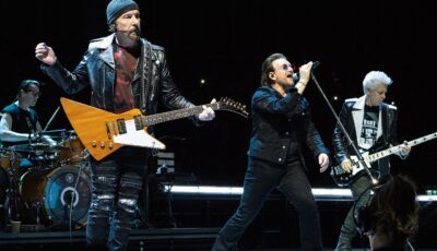U2 bei einem Konzert mit Bono und The Edge - Paul Jones - cc