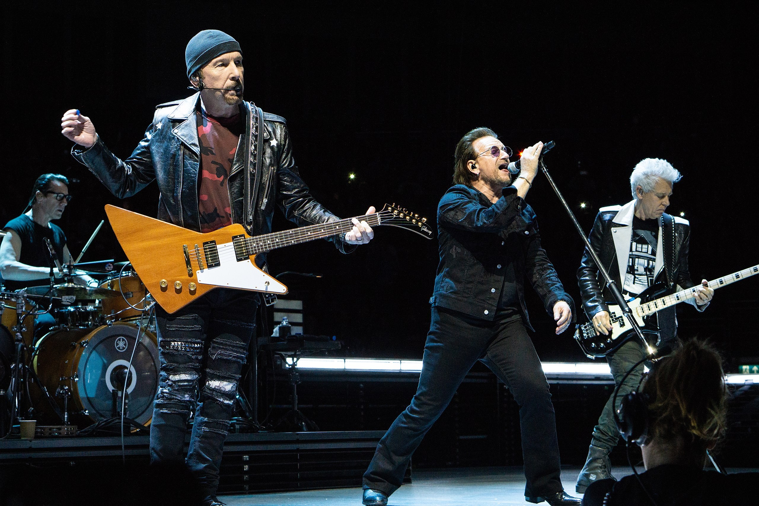 U2 bei einem Konzert mit Bono und The Edge - Paul Jones - cc