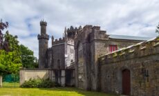 Das Schloss Charleville - © andrew
