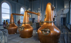 Die kupfernen Destillierapparate von Titanic Distillers - © Tourism Ireland. Chris Hill Photographic