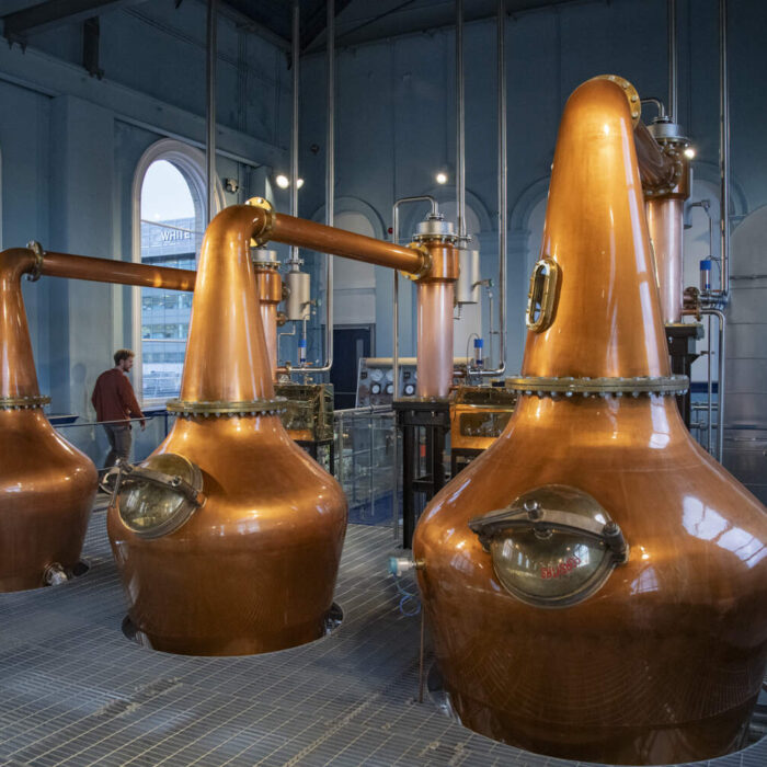 Die kupfernen Destillierapparate von Titanic Distillers - © Tourism Ireland. Chris Hill Photographic