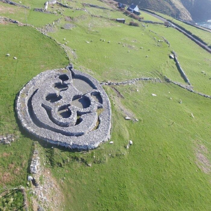 Cashel Murphy - https://cashelmurphy.business.site/