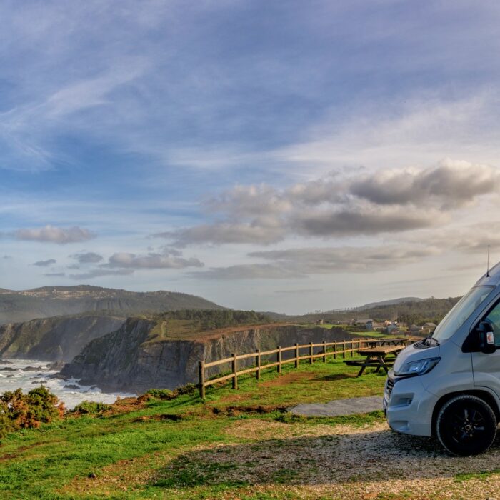 Reisen Sie mit dem Wohnmobil und genießen Sie die Freiheit! - makasana photo