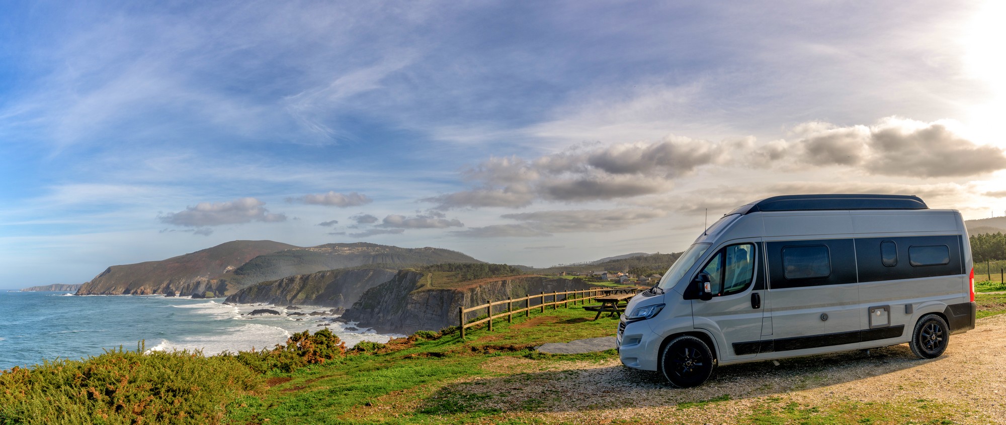 Reisen Sie mit dem Wohnmobil und genießen Sie die Freiheit! - makasana photo  
